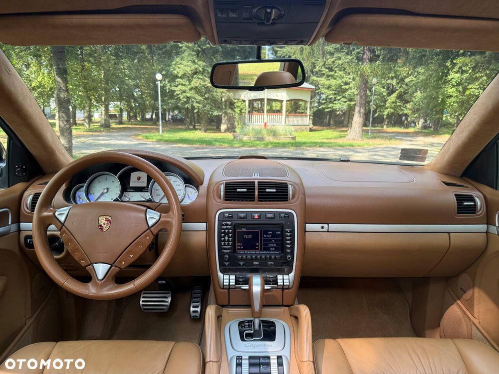 Porsche Cayenne Turbo S - 33