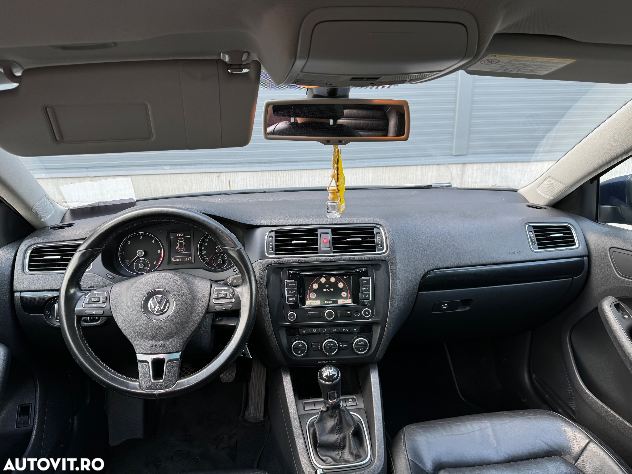 Volkswagen Jetta - 3