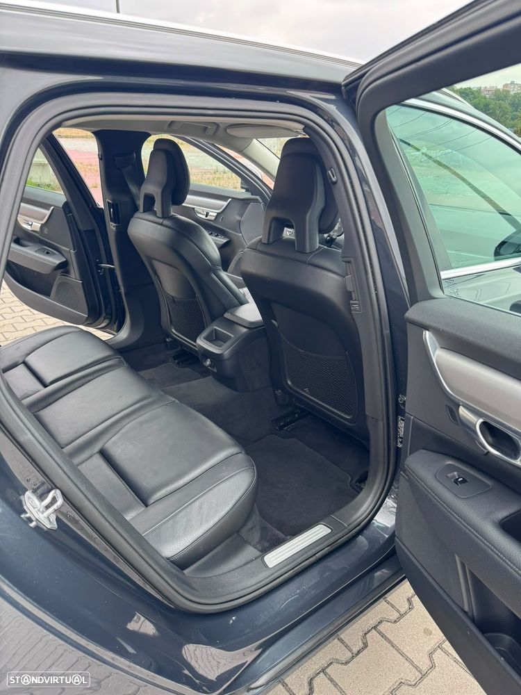 Volvo V90 2.0 D4 Momentum Geartronic - 30