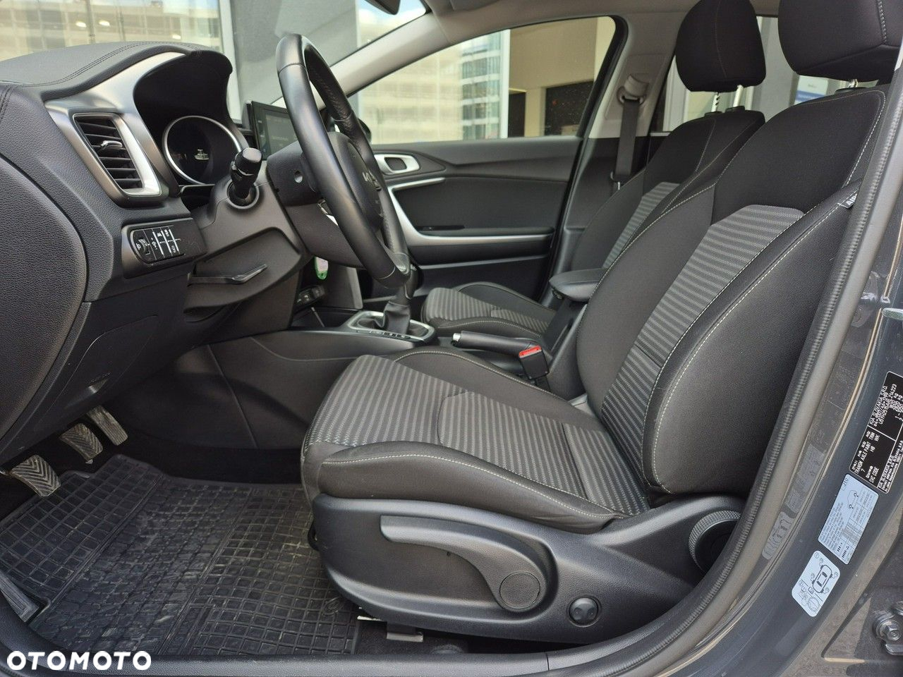 Kia Ceed - 11