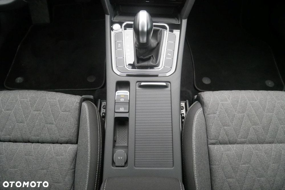 Volkswagen Passat Variant 2.0 TSI Business DSG - 11
