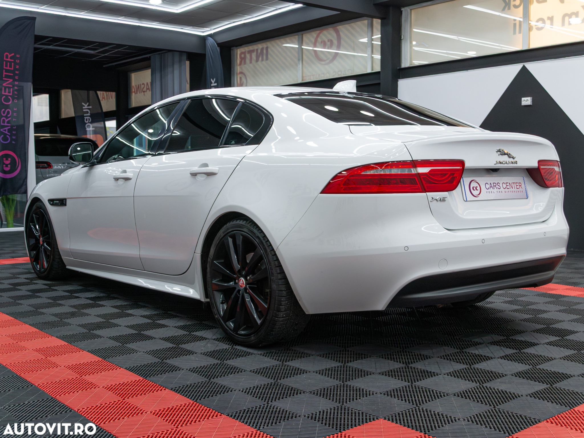 Jaguar XE 2.0 R-Sport - 5