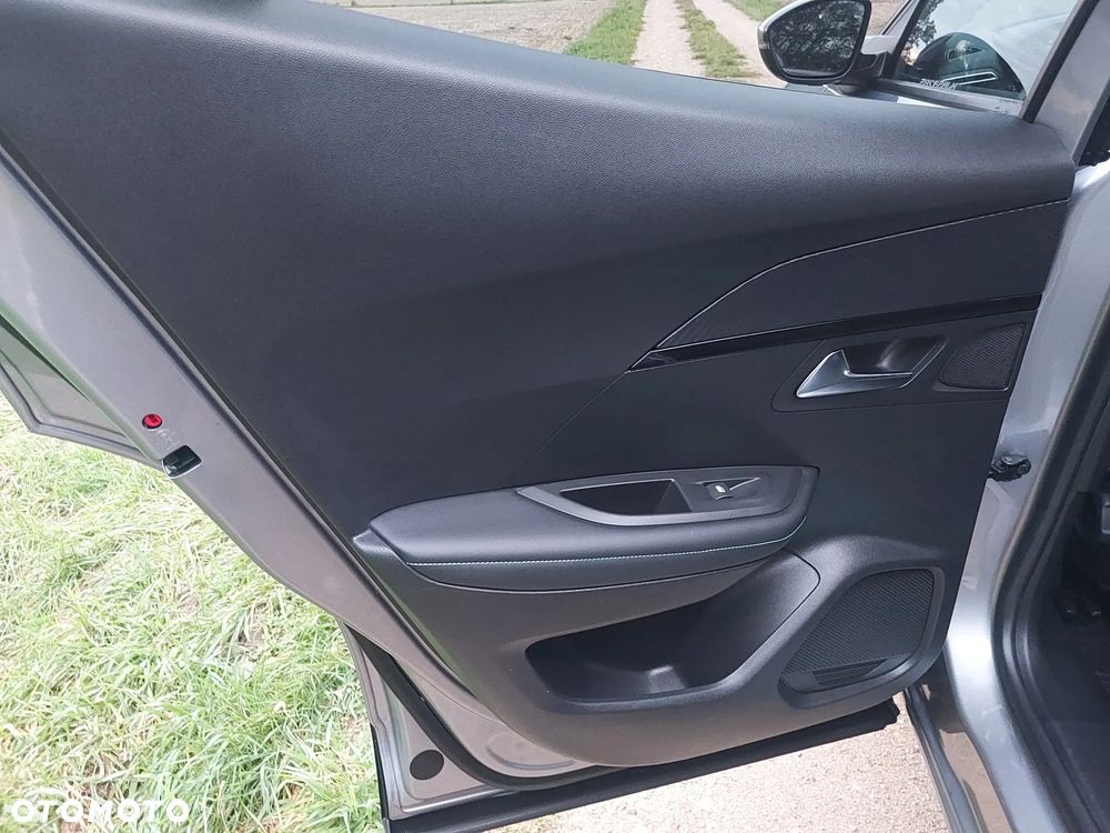 Peugeot 2008 BlueHDi 130 EAT8 Allure - 23