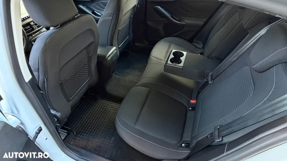 Ford Focus 1.0 EcoBoost Titanium - 28