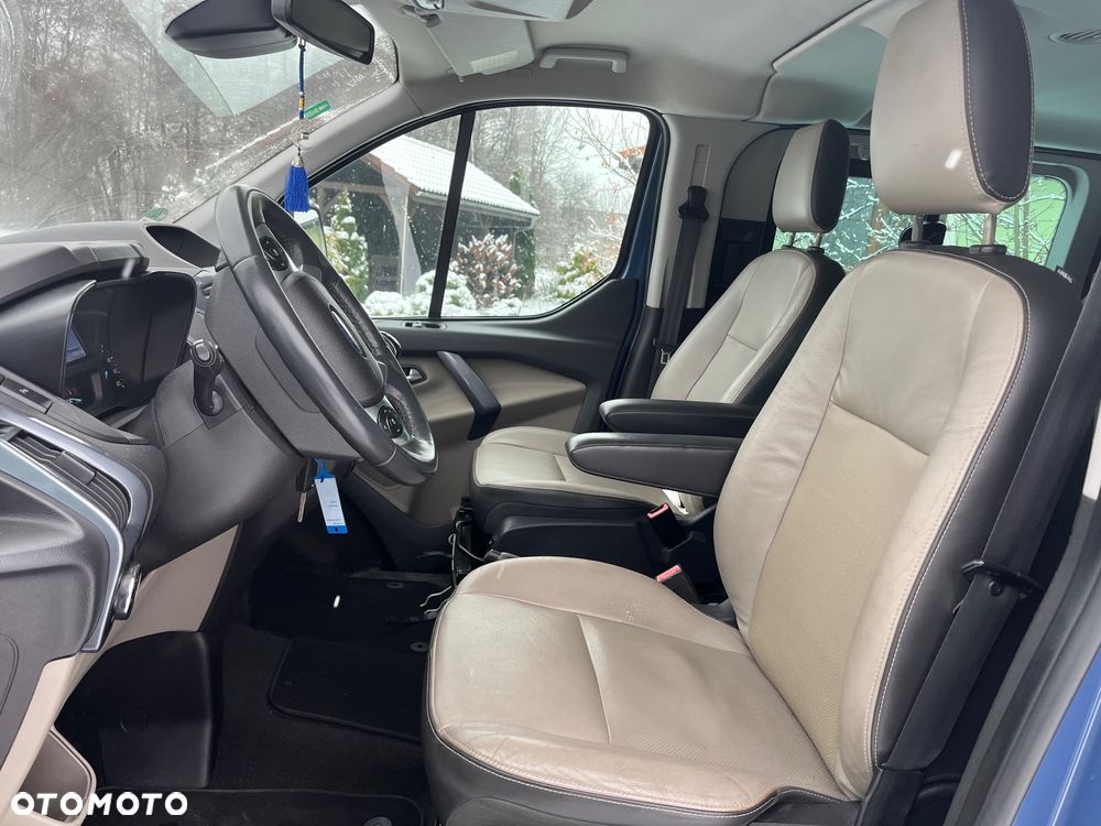Ford Tourneo Custom - 13