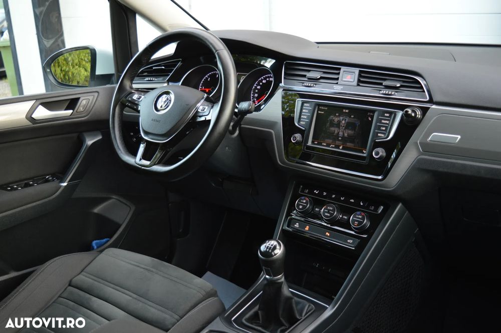 Volkswagen Touran 2.0 TDI SCR Highline - 9