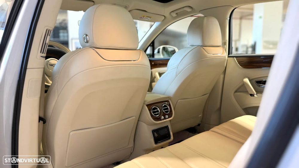 Bentley Bentayga V6 Hybrid - 38