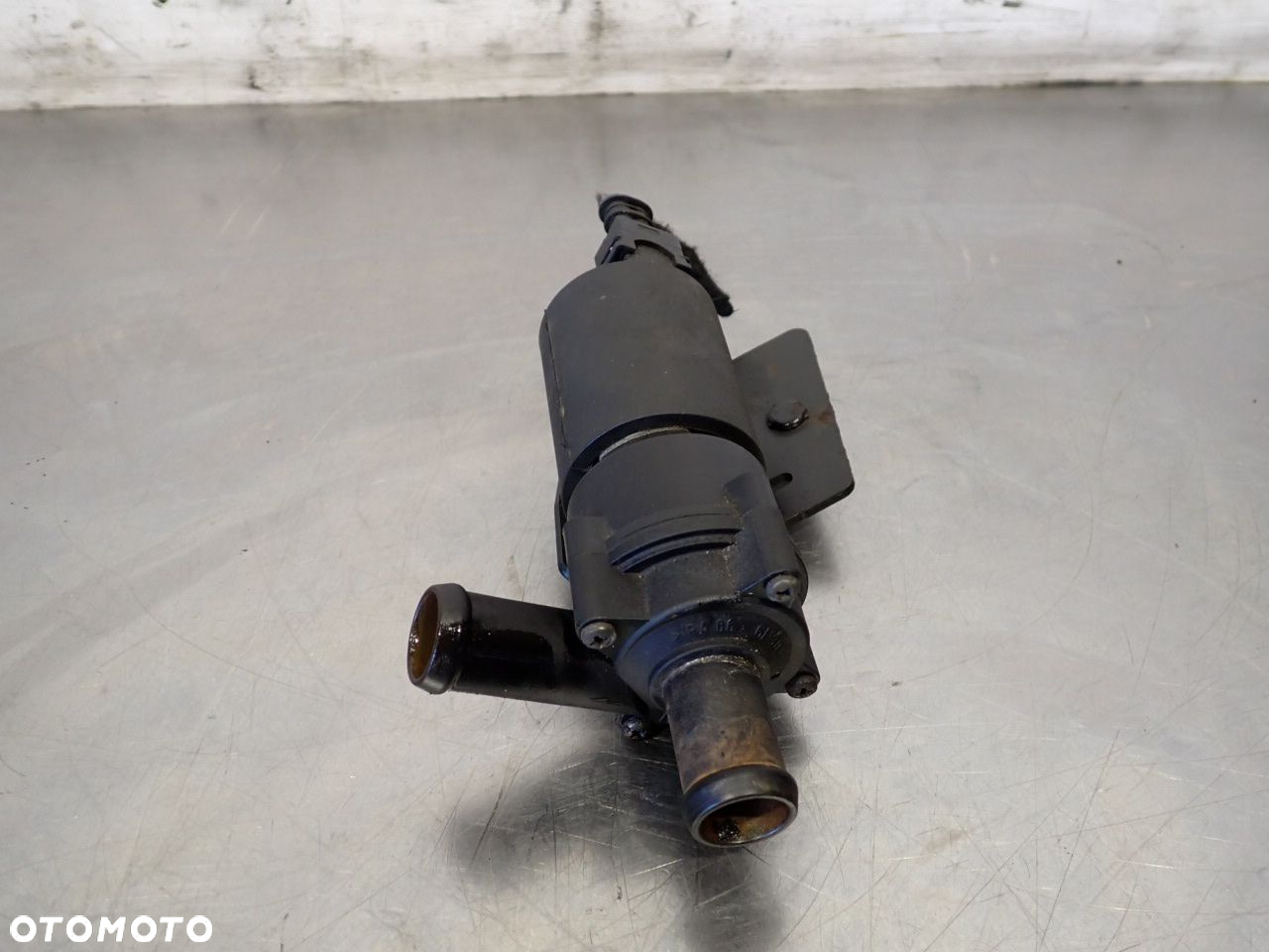 POMPA WODY DODATKOWA RENAULT LAGUNA II  8200114782 - 2