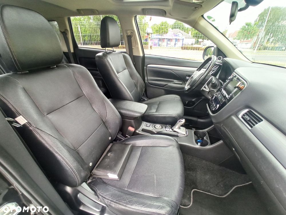 Mitsubishi Outlander - 11