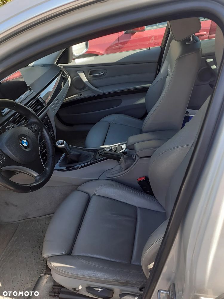 BMW Seria 3 325xi - 9