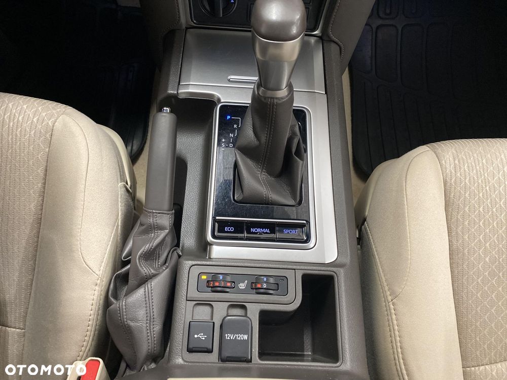 Toyota Land Cruiser LC 2.8 D-4D Prestige - 19