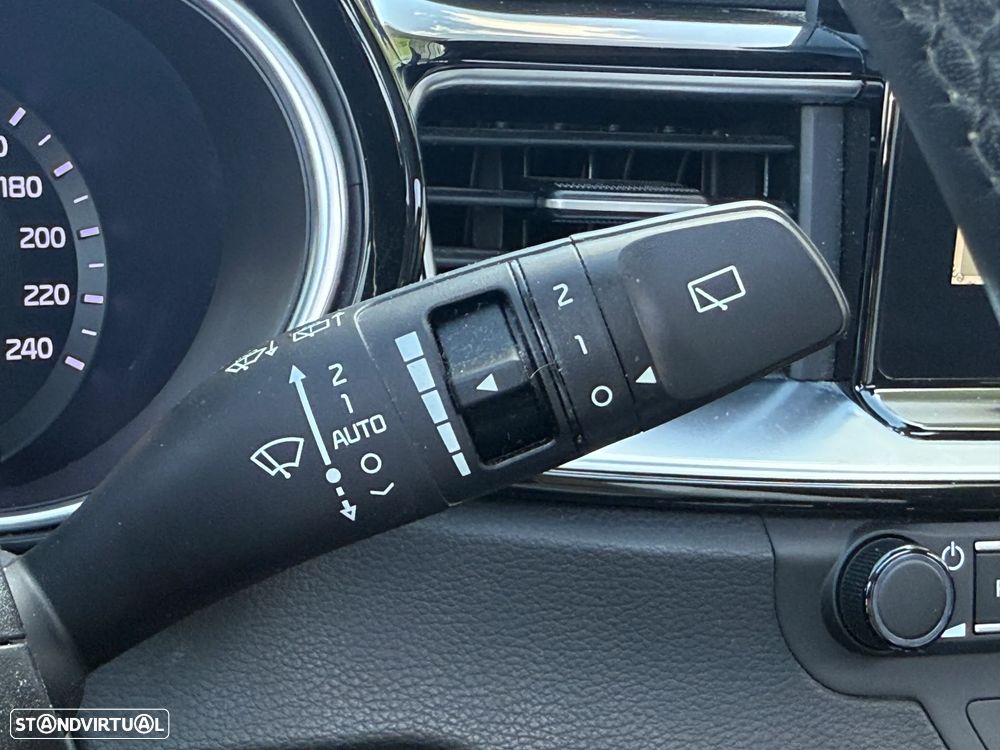 Kia Ceed SW 1.4 T-GDI DCT OPF Platinum Edition - 31