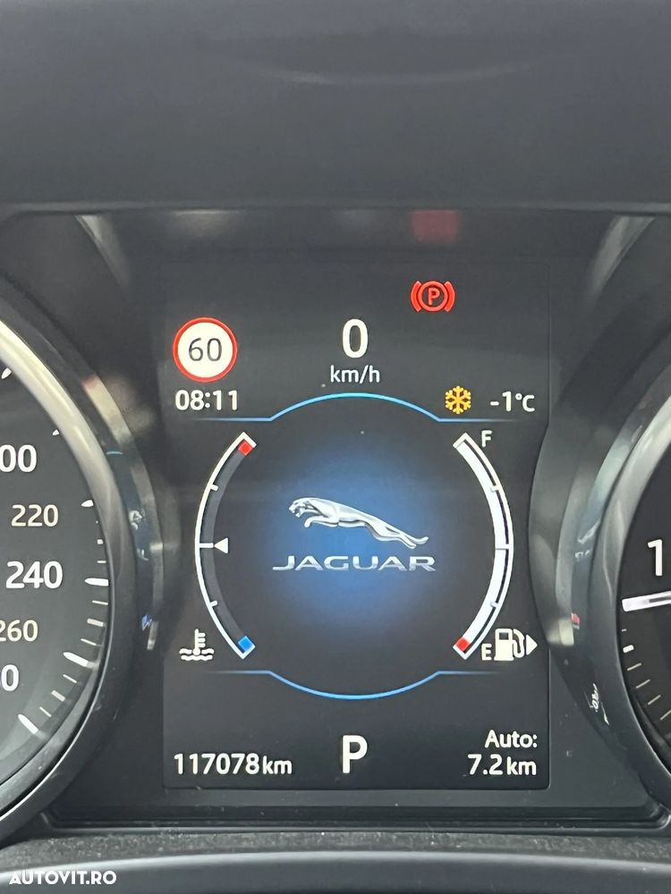 Jaguar F-Pace 30d AWD Portfolio - 12