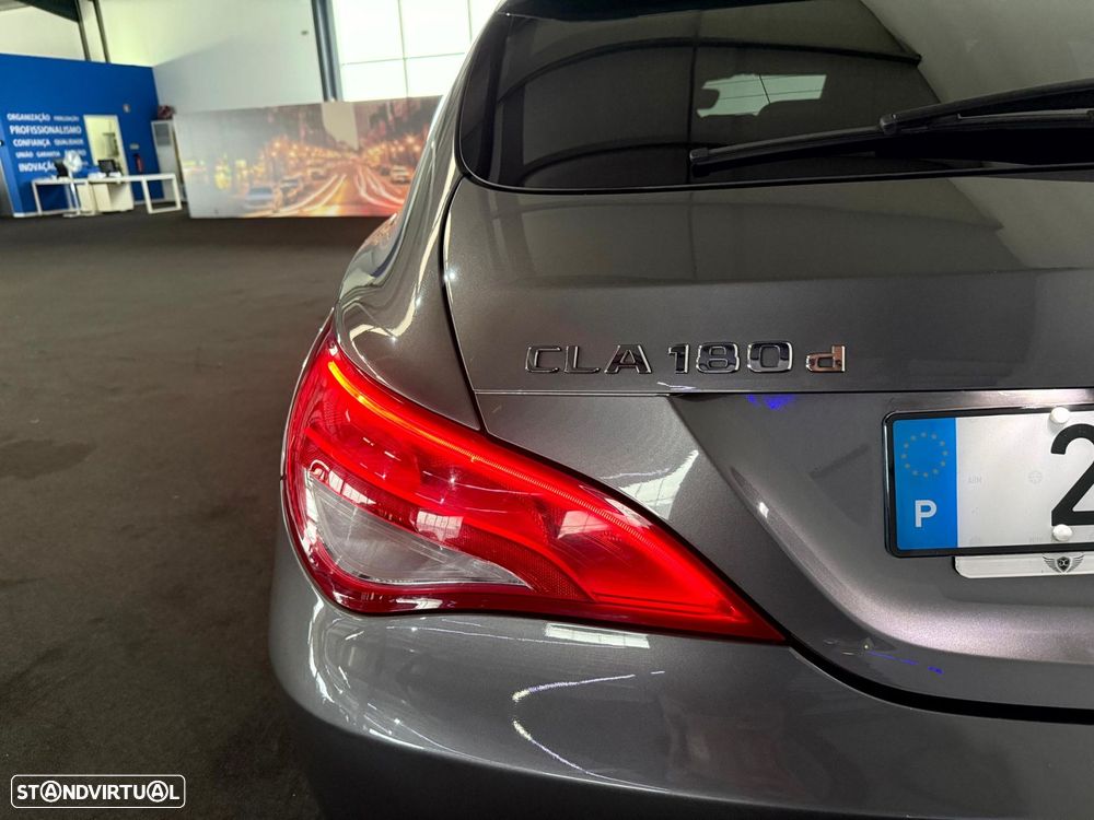 Mercedes-Benz CLA 180 d Shooting Brake Urban Aut. - 2
