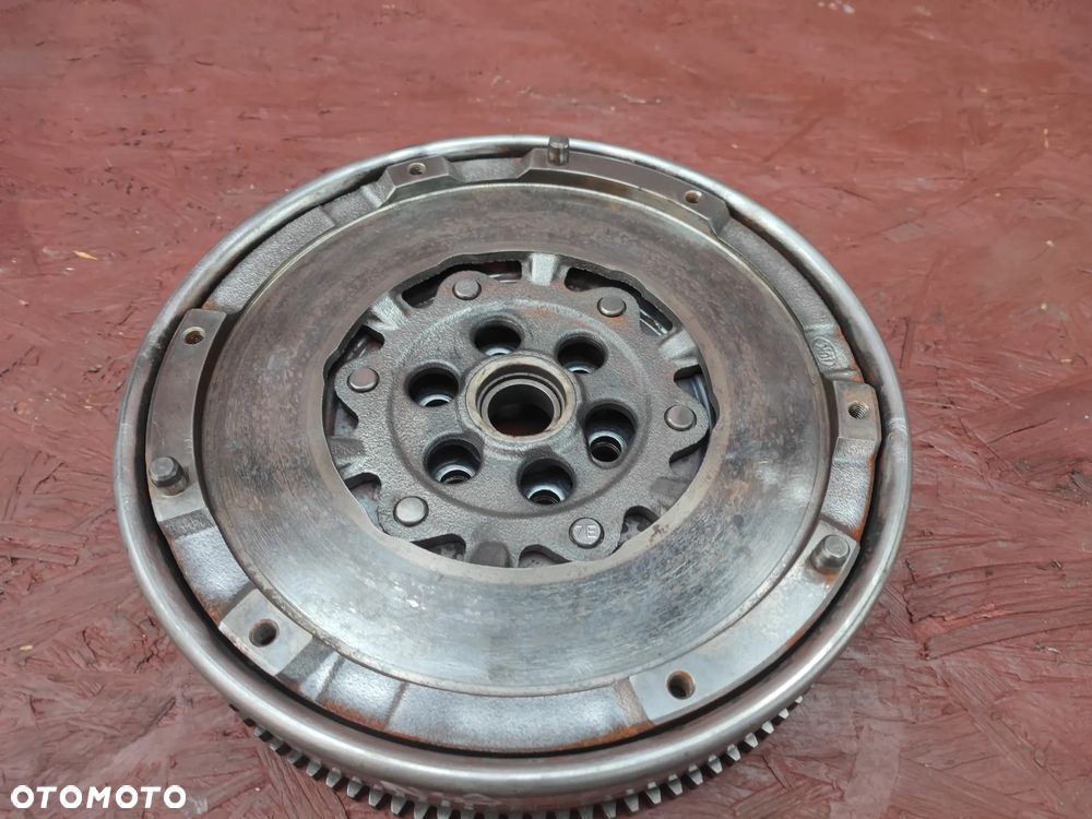 BMW E60LCI / E82 / E81 / E88 / E90 / E91 / E92 / E93 ORYGINALNE KOŁO DWUMASOWE / KOŁO ZAMACHOWE DO SILNIKÓW GAMY N43 / N46 ( 1.8i / 2.0i ) MARKI LUK O NR. 21 20 7 560 876 OEM SPRAWNE W 100% - 2