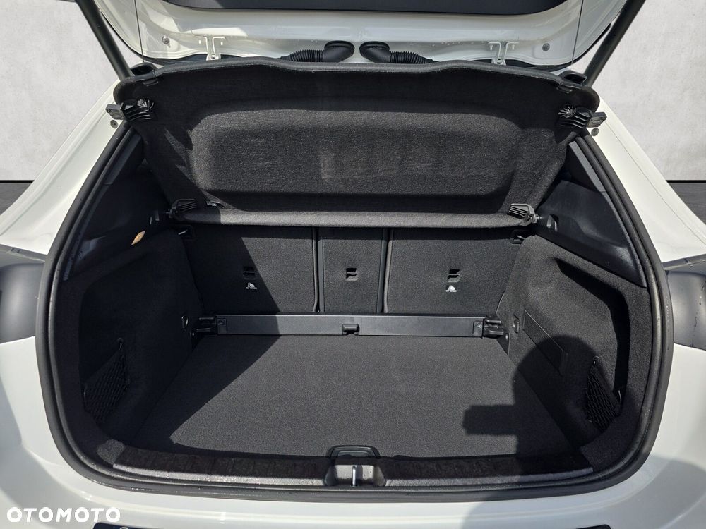 Mercedes-Benz GLA - 16