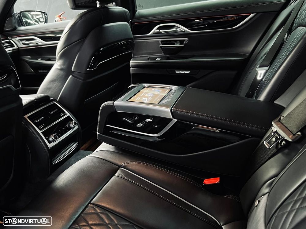 BMW 740 d xDrive Pack M - 39
