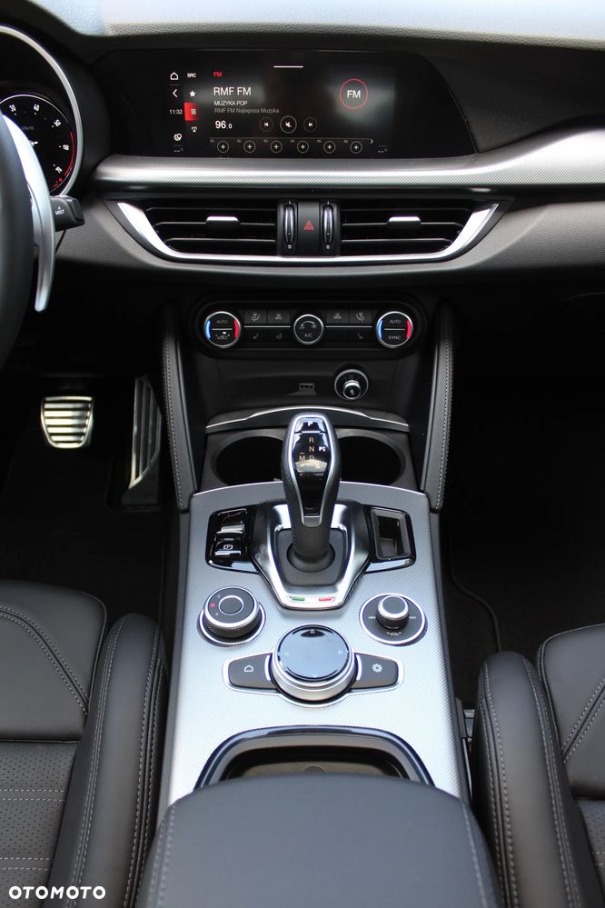 Alfa Romeo Stelvio 2.0 Turbo Veloce Q4 - 13