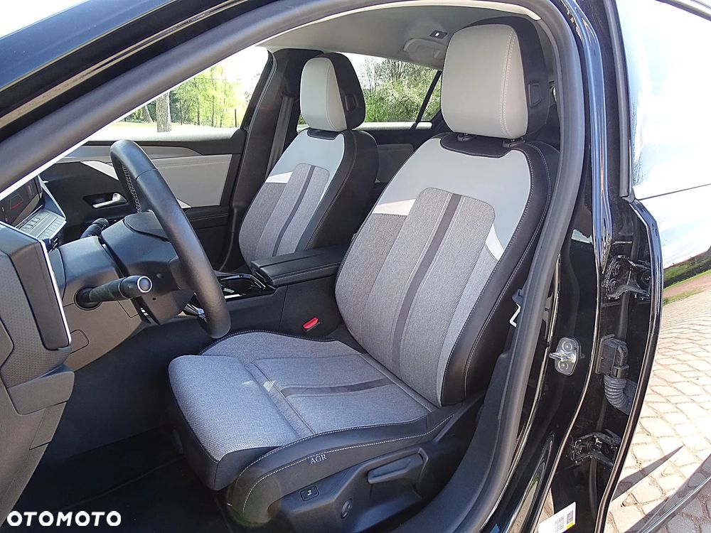 Opel Astra 1.2 Turbo GS - 34