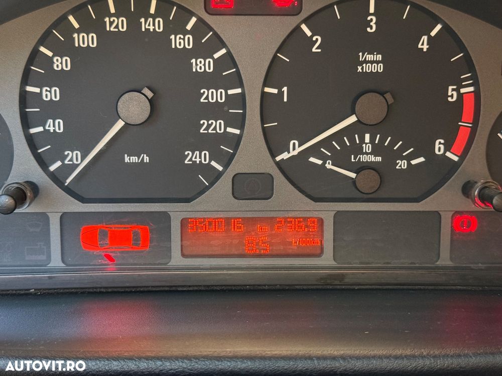 BMW Seria 3 318d Touring - 23