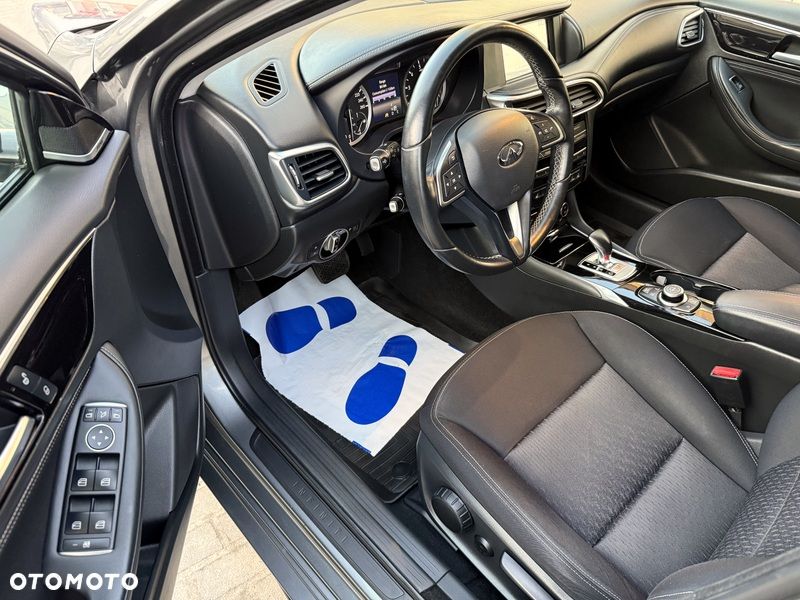 Infiniti Q30 1.6t Premium Tech 7DCT - 11