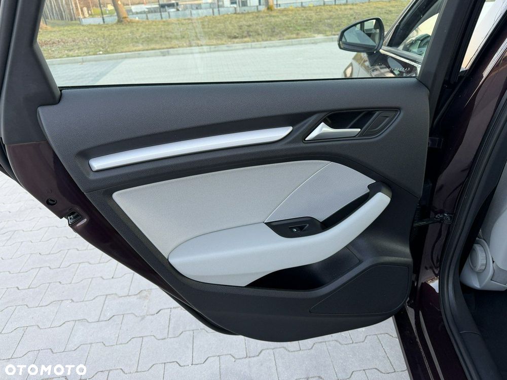 Audi A3 Sportback 1.6 TDI DPF Attraction - 31