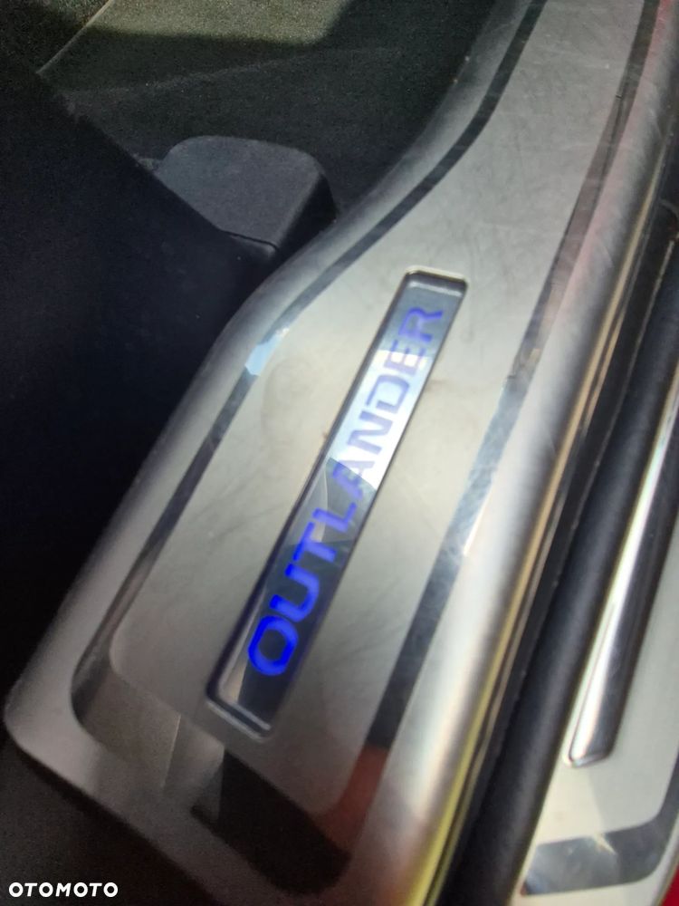 Mitsubishi Outlander 2.0 Instyle Navi 4WD CVT - 21