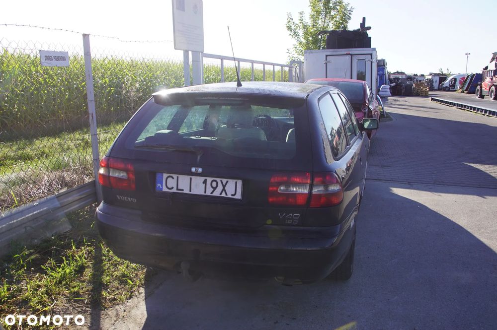 Auto na części - Volvo V40 I Lift 1.9 Di 115 KM D4192T3 M56 2003R Silnik Skrzynia Drzwi Szyba Maska Klapa Zderzak Lusterko Deska Kokpit Sensor Moduł Licznik Kierownica - 4