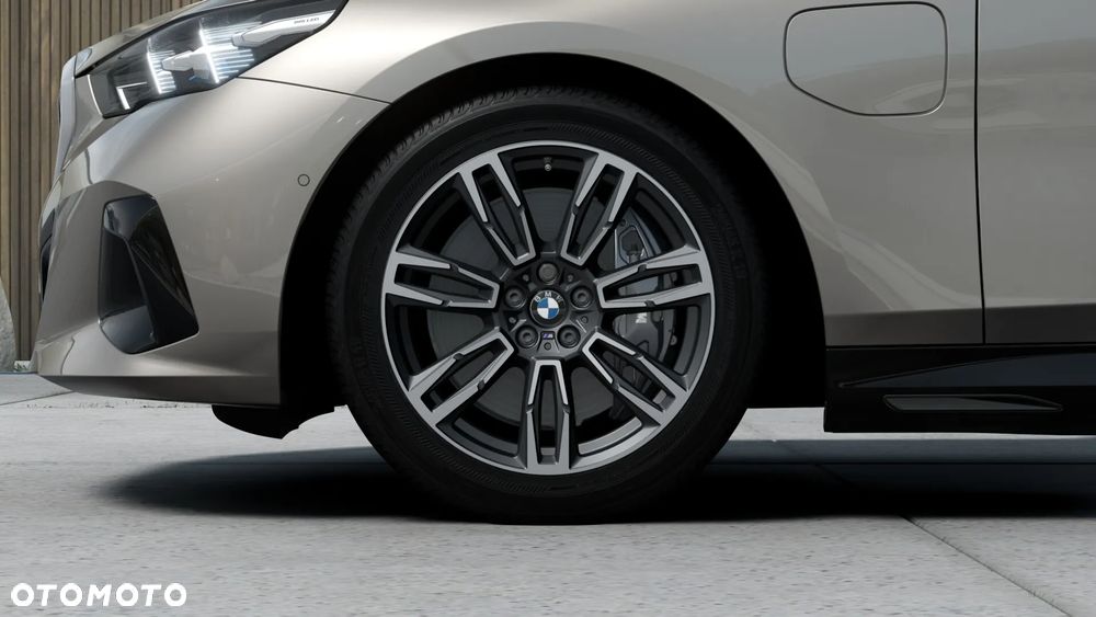 BMW Seria 5 550e xDrive PHEV - 9