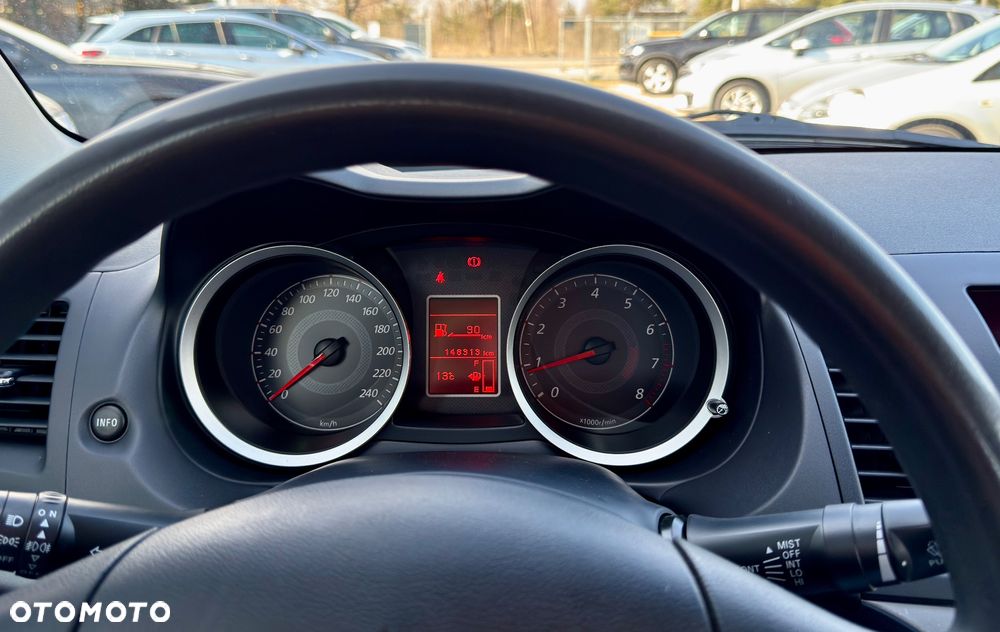 Mitsubishi Lancer 1.5 - 23