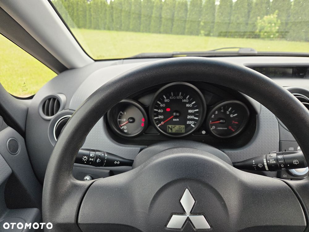 Mitsubishi Colt - 8