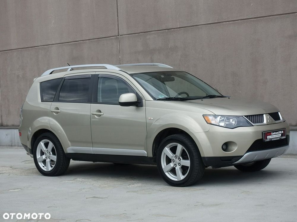 Mitsubishi Outlander 2.4 4WD Inform - 2