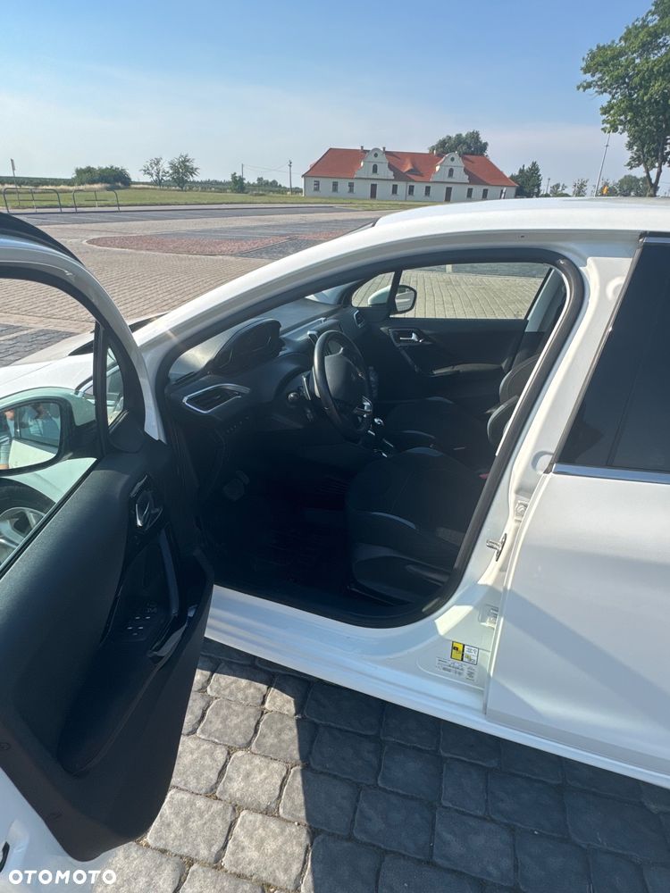 Peugeot 208 - 4
