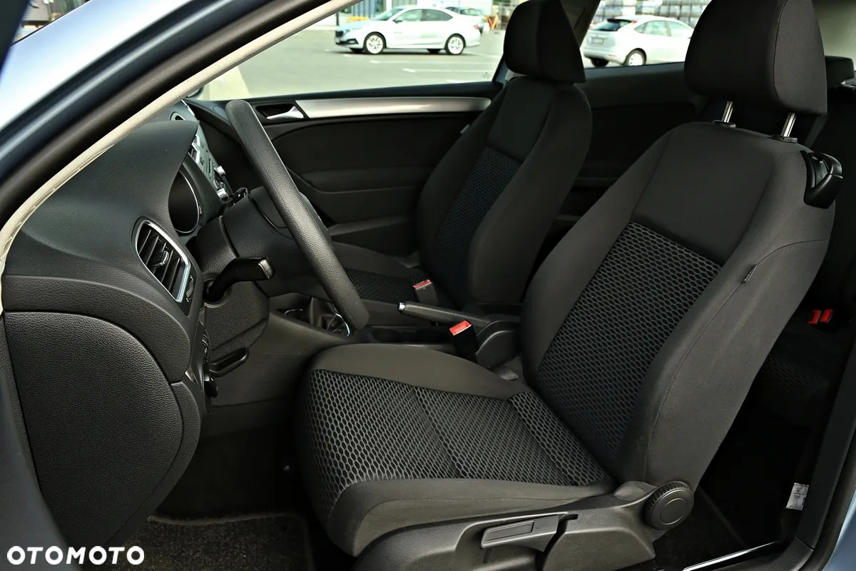 Volkswagen Golf - 25