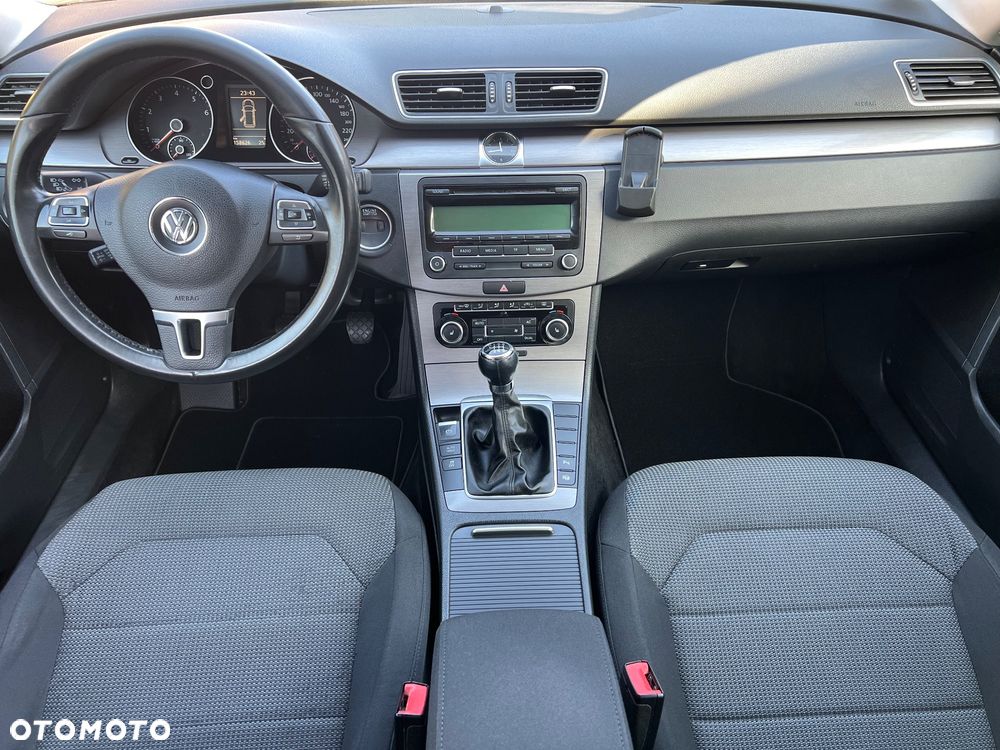 Volkswagen Passat - 9