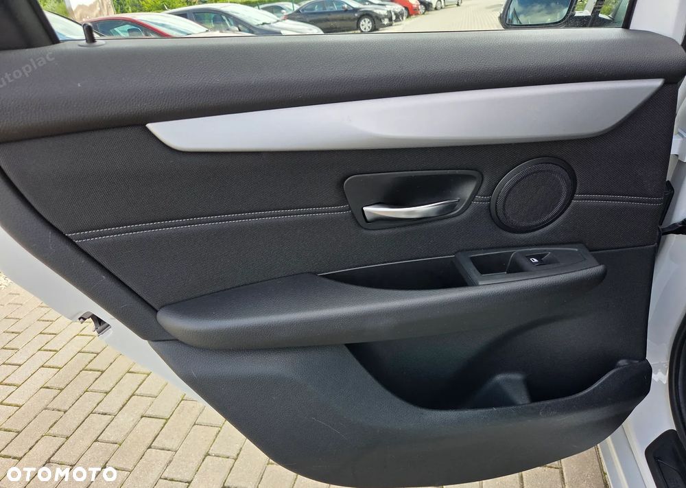 BMW Seria 2 218i - 24