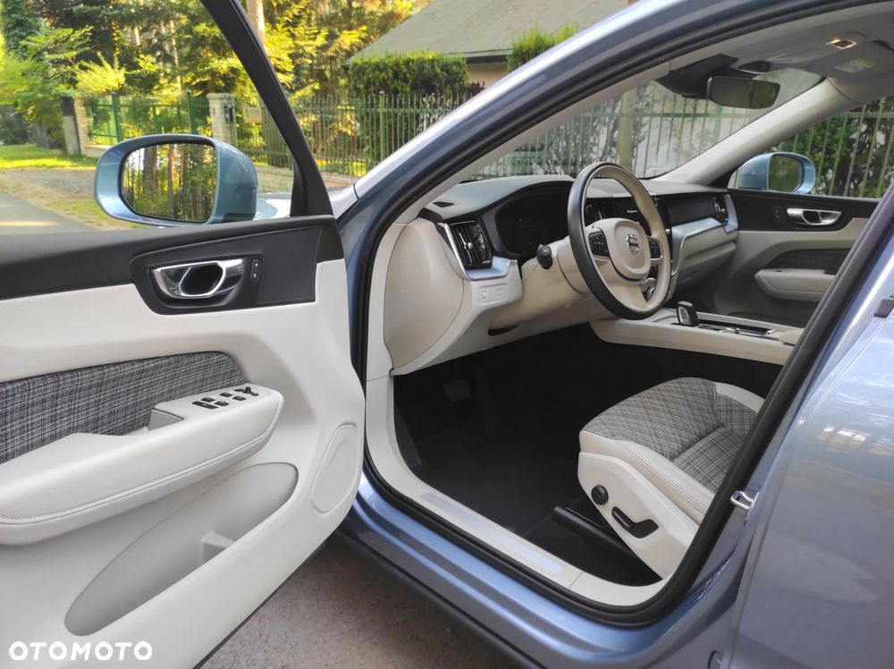 Volvo XC 60 B4 D AWD Momentum Pro - 8