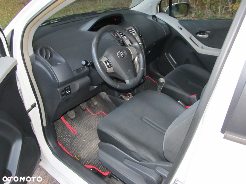 Toyota Yaris 1.3 VVT-i Luna - 6