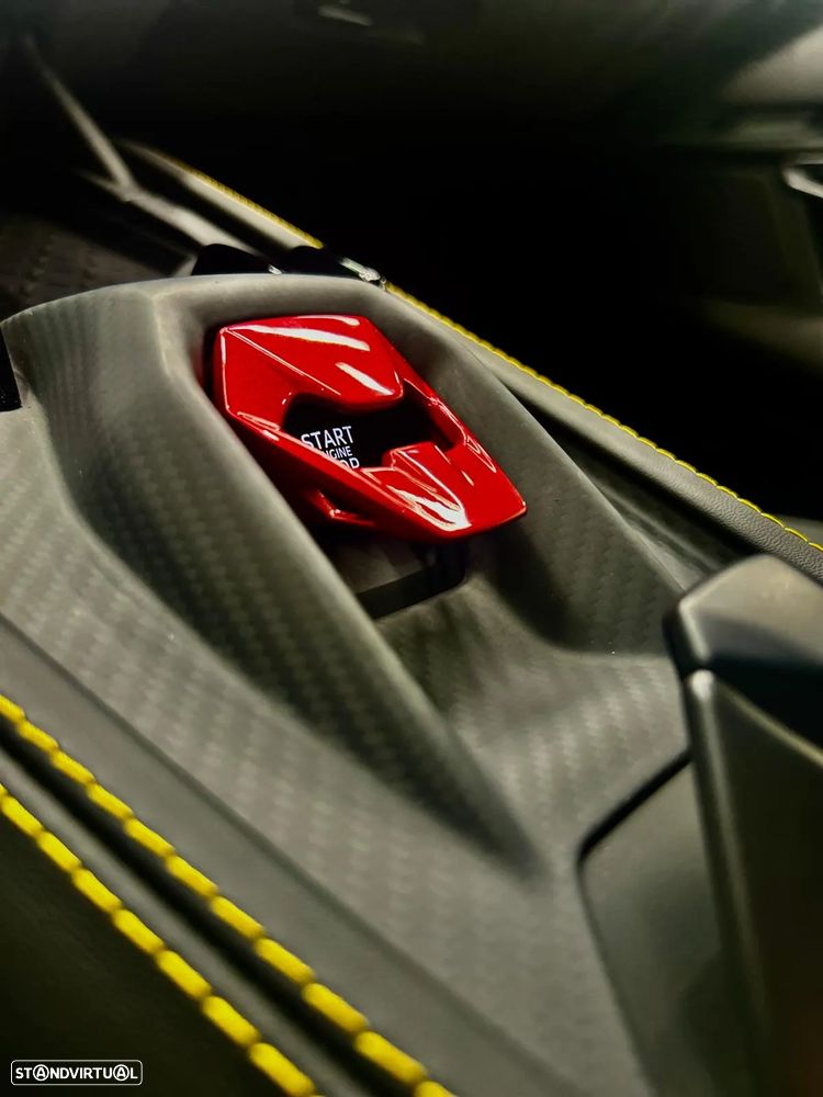 Lamborghini Revuelto - 16