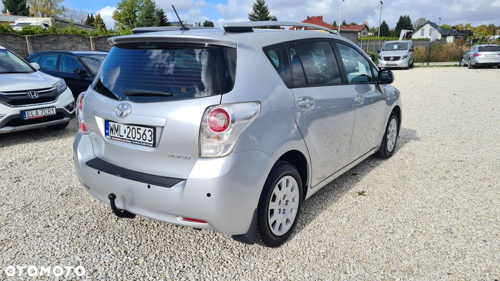 Toyota Verso 2010 photo 3