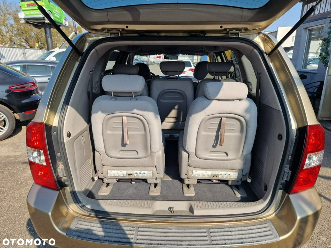 Kia Carnival 2.9 CRDi EX - 24