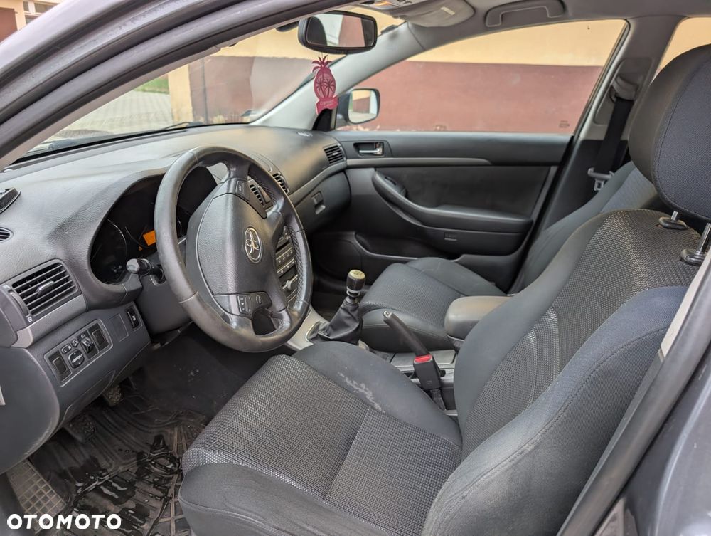 Toyota Avensis 2.0 D-4D Sol - 25