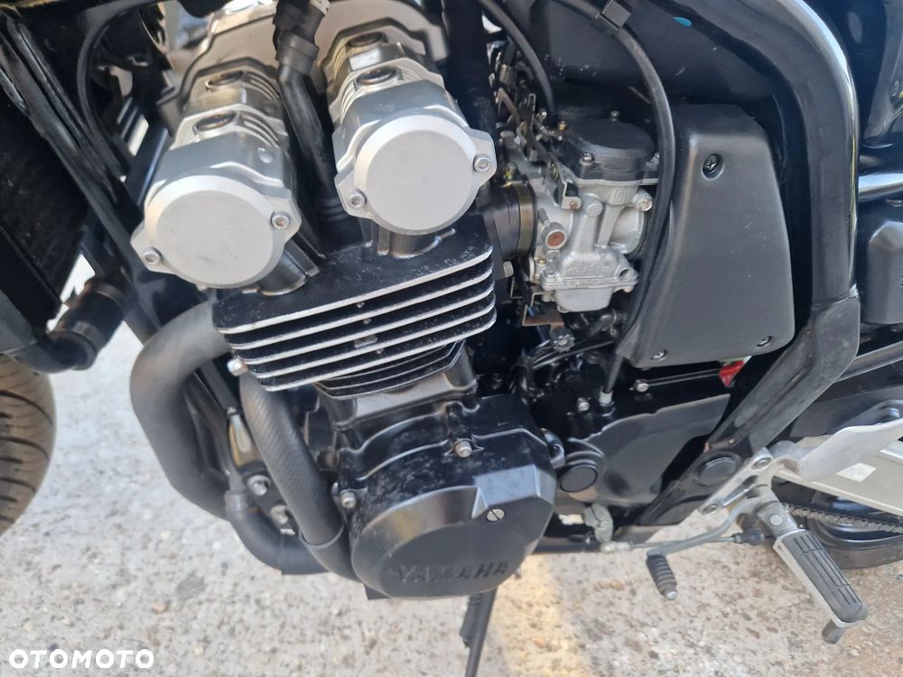Yamaha FZ - 32