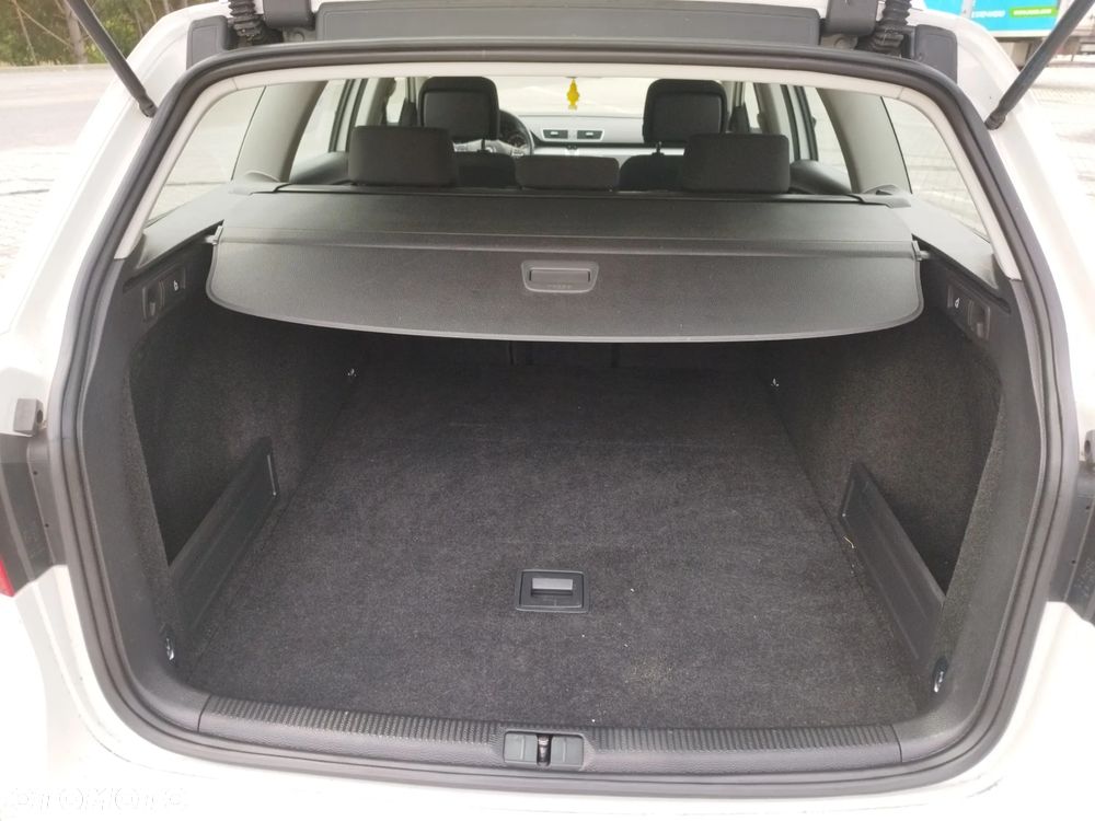 Volkswagen Passat - 11