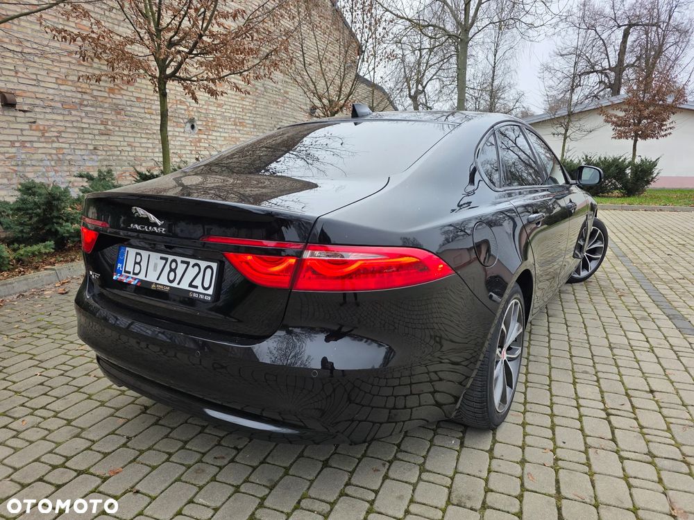 Jaguar XF - 10