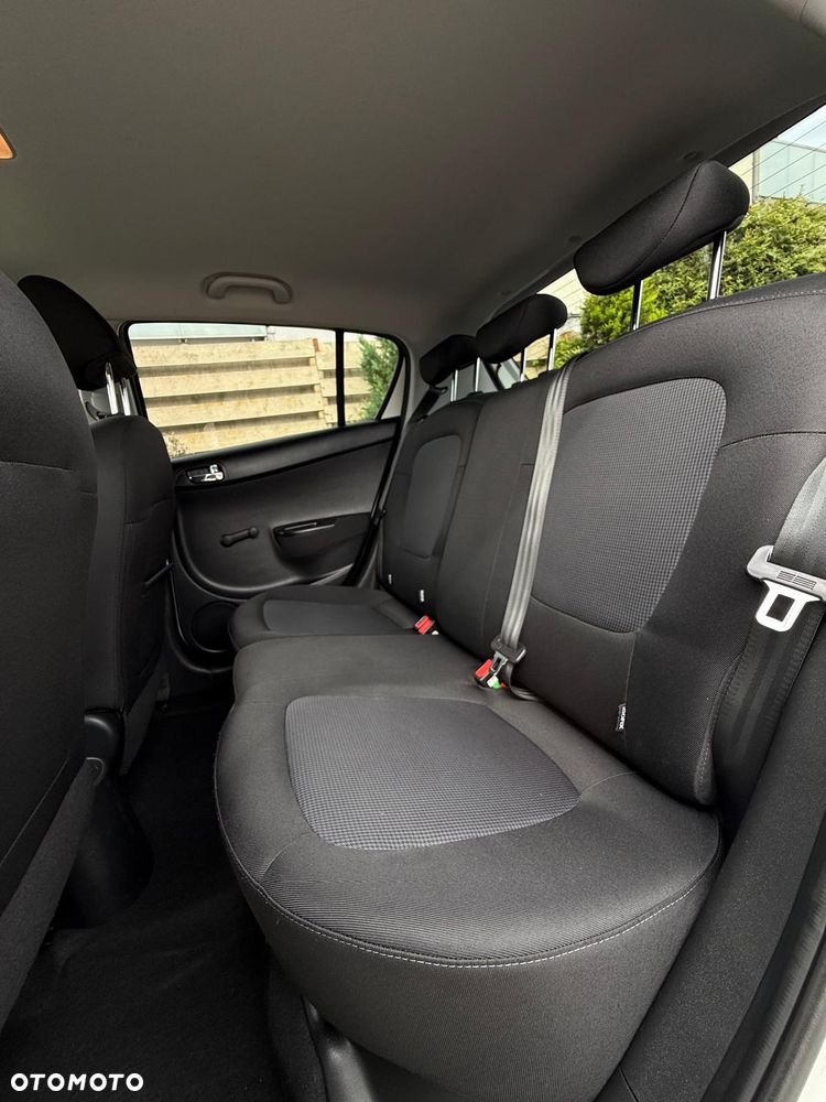 Hyundai i20 - 24