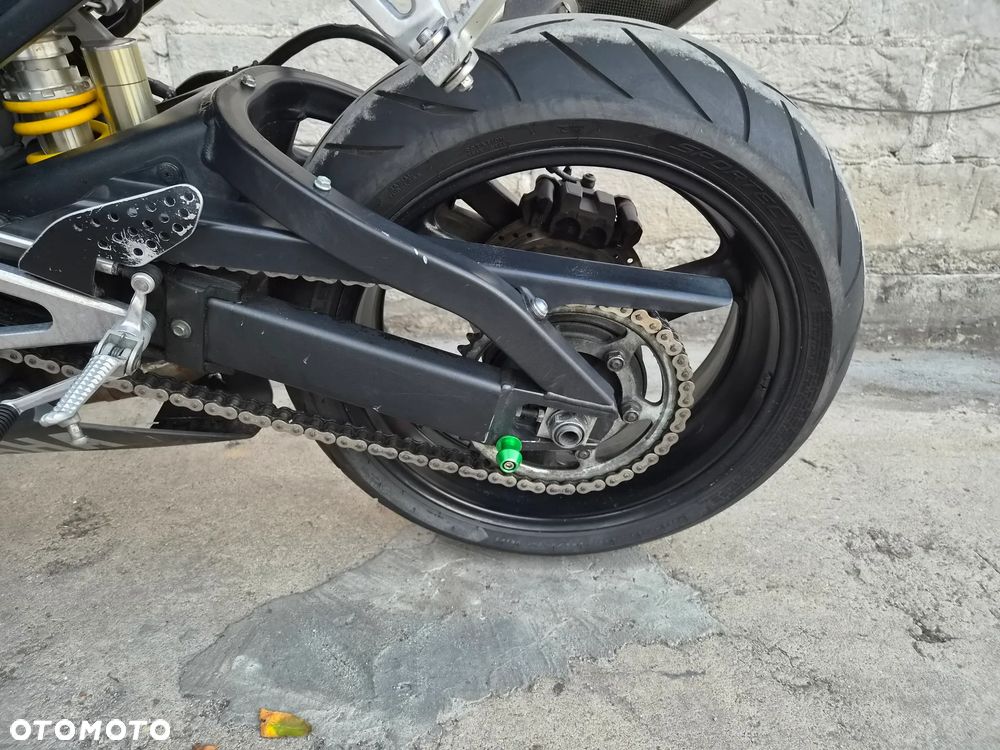Yamaha R1 - 17