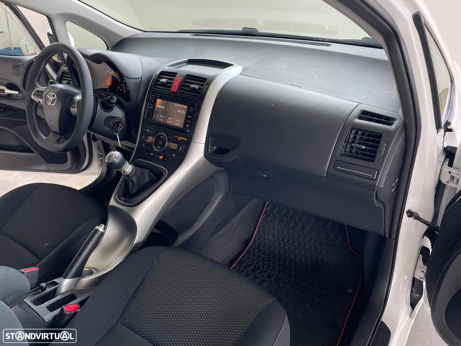 Toyota Auris 1.4 D-4D Exclusive - 25