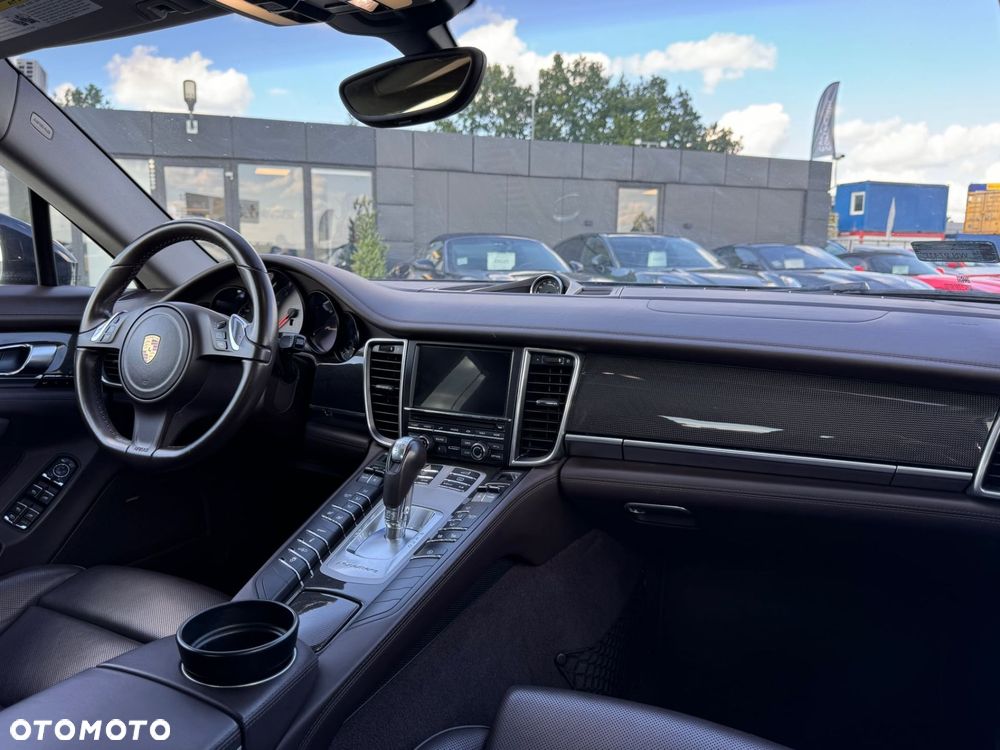 Porsche Panamera 4S PDK - 12