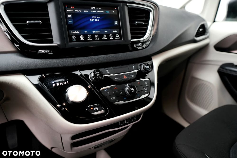 Chrysler Pacifica - 28